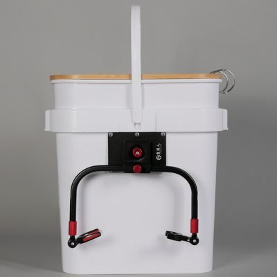 A three-generation fishsmith-fisher, multipurpose bucket-fisher, barrel-fisher